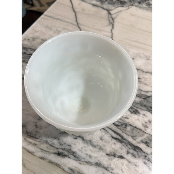 Milk Glass Vase, E.O. Brody Co. M3000 Cleveland, Ohio, USA. - Picture 2 of 4